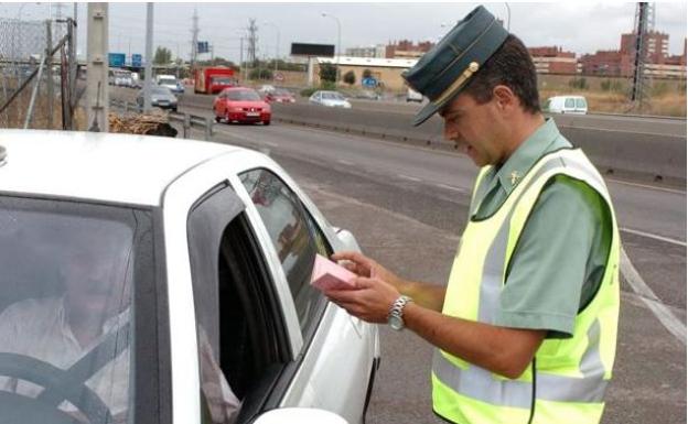 La Guarcia Civil impone multas por 14.100 euros y retira 132 puntos del carnet a un grupo de motoristas