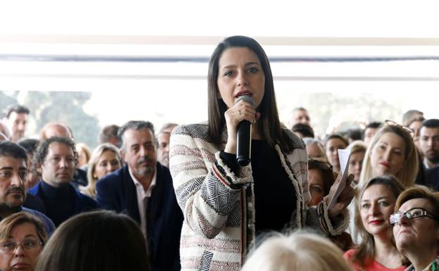 Arrimadas en Valencia: «Vamos a gobernar tanto en el Ayuntamiento como en la Comunitat»