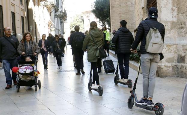 Los patinetes eléctricos de más 25 km/h necesitan permiso de conducir