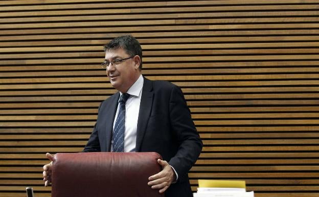 Morera impide al PP preguntar por los contratos con la mujer de un excargo de Compromís