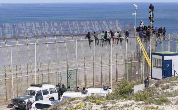 Estrasburgo avala las «devoluciones en caliente» en la valla de Melilla