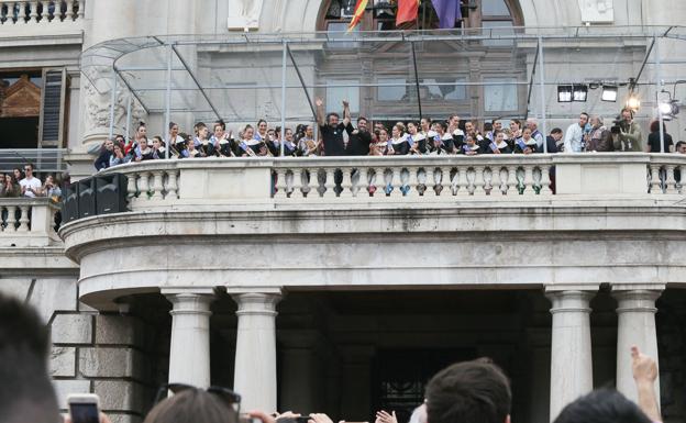 El sorteo de entradas para ver la mascletà de Fallas en el balcón del Ayuntamiento agota sus últimos días para inscribirse