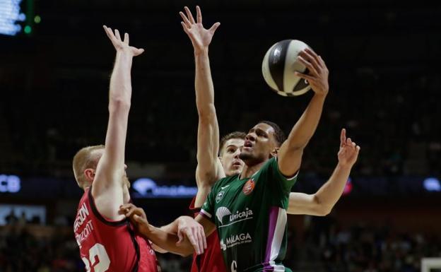 El Unicaja acaba por fin con su maldición de anfitrión