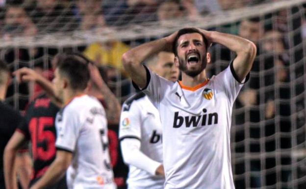 El Valencia tira de orgullo para que Mestalla disfrute