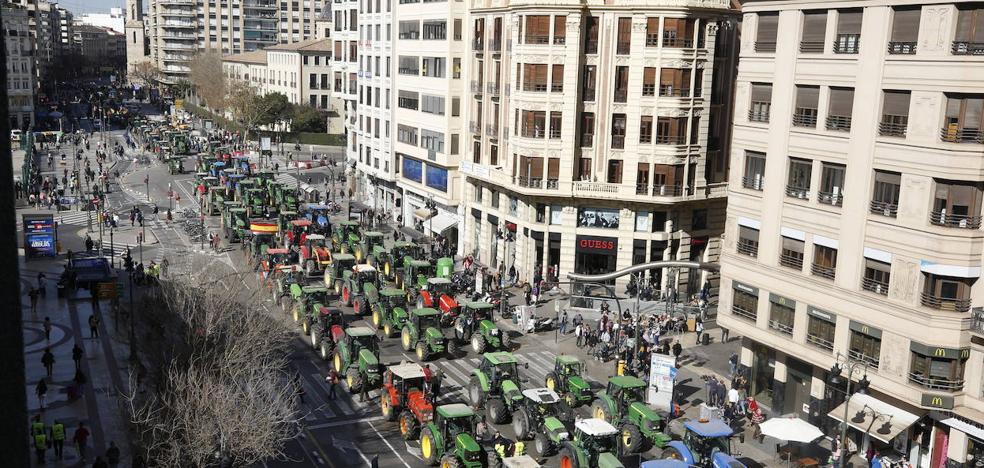 Los agricultores colapsan Valencia para exigir precios justos y un trato digno