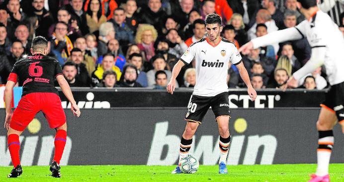 Ferran Torres mete prisa a Lim