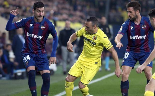 El Villarreal doblega al Levante y se mantiene firme en su escalada