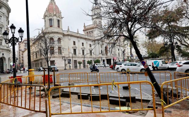 La plaza del Ayuntamiento empieza a cambiar para siempre