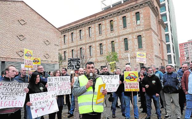 El taxi retoma las protestas y exige al Consell más inspecciones sobre los servicios VTC