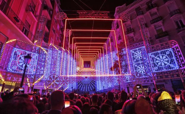 Calles iluminadas en Fallas: Horario del encendido de luces en 2020