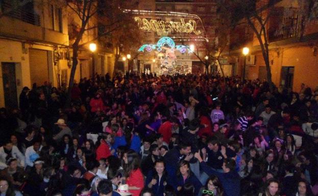 El Síndic pide una rápida intervención policial ante la «injusta contaminación acústica» de las fiestas falleras en Valencia