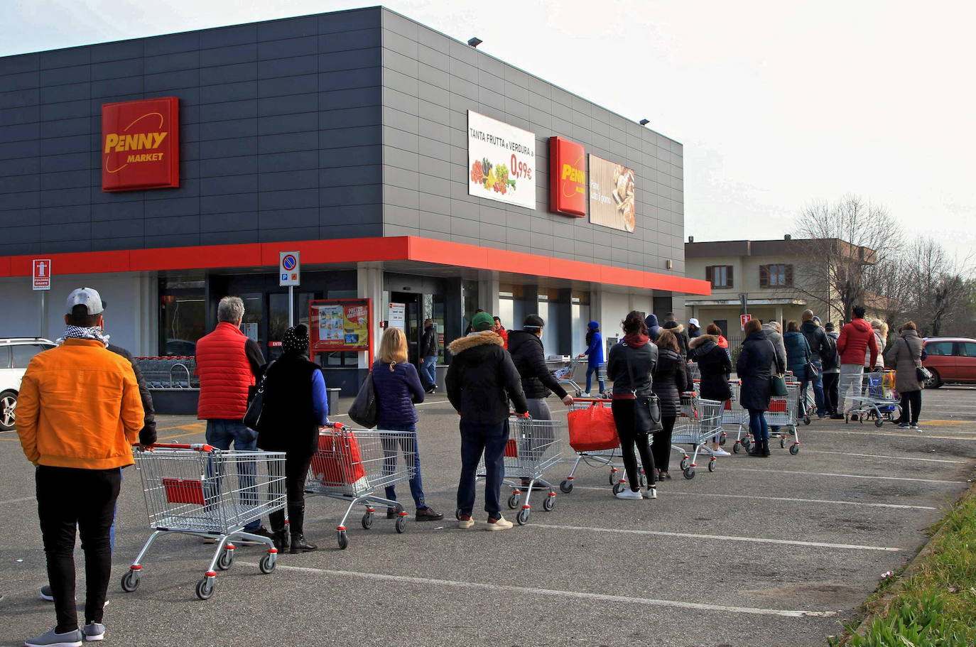 Coronavirus en Italia: asalto a supermercados y falta de mascarillas y gel desinfectante