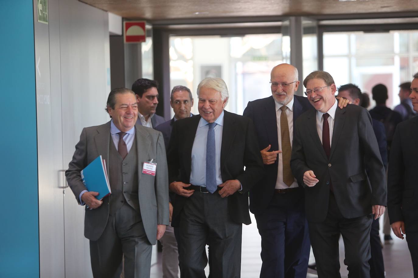 Felipe González visita Valencia durante la asamblea general de la Asociación Valenciana de Empresarios (AVE)