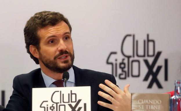 Casado defiende que la negociación en la mesa es «inconstitucional»