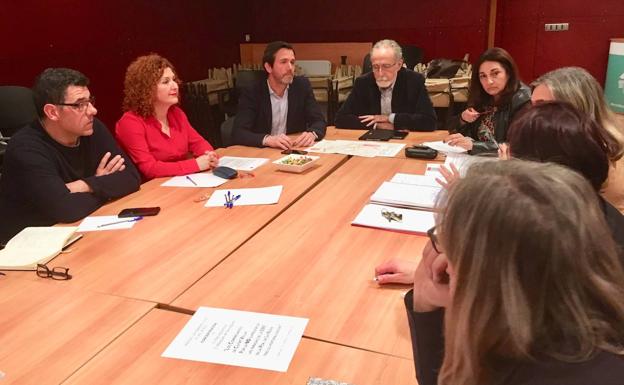 Las principales asociaciones vecinales y económicas de Valencia piden consenso ante los cambios de la EMT