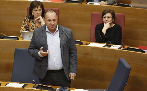 El vicepresidente Dalmau se salta el pleno del Consell para ir a la lectura de una tesis