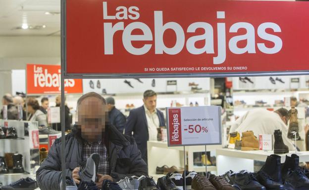 Roba una tarjeta de El Corte Inglés en Valencia y se gasta 31.000 euros