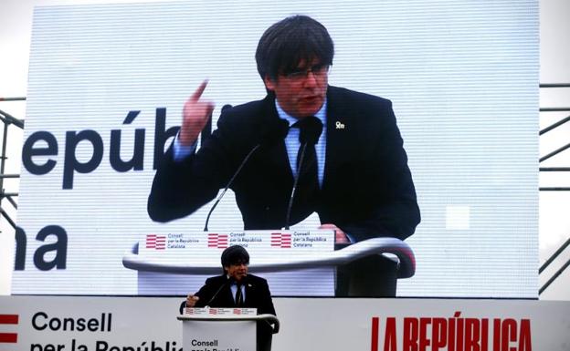 Puigdemont llama desde Perpiñán a los catalanes a «prepararse» para mantener la lucha