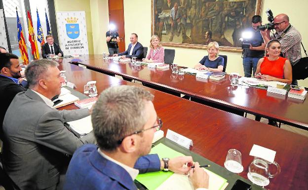 El Consell agranda su sector público y planea al menos seis nuevas entidades