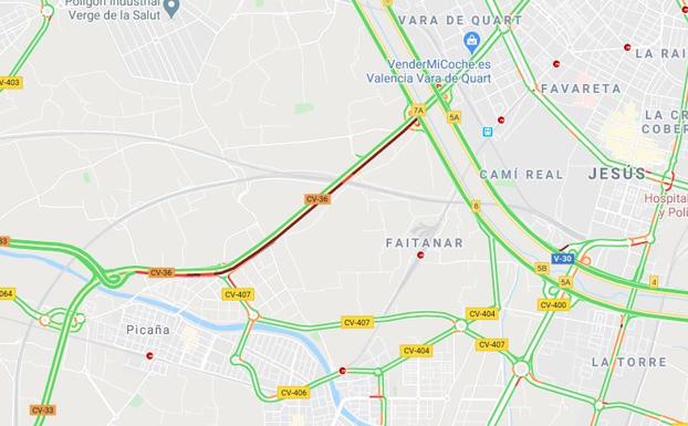 Un accidente de tráfico en la CV-36 provoca un atasco kilomético en la entrada a Valencia