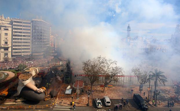 Dos evacuados y 33 atendidos en la mascletà del domingo 8 de marzo