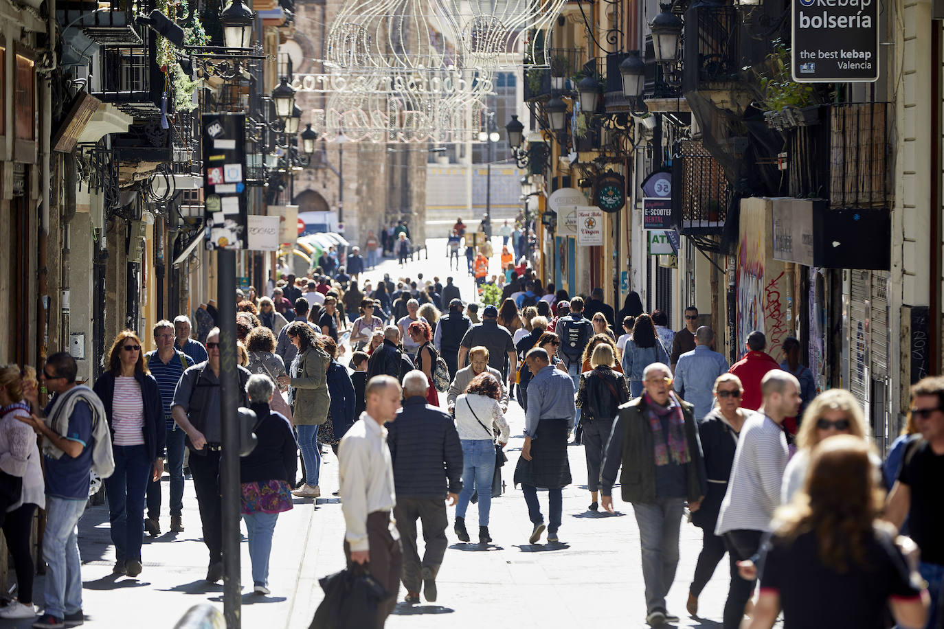 Valencia huele a Fallas y a paella: búscate en las calles