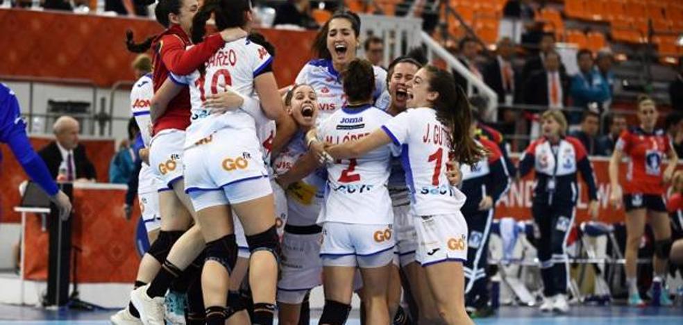Llíria estrena un himno para las 'Guerreras'