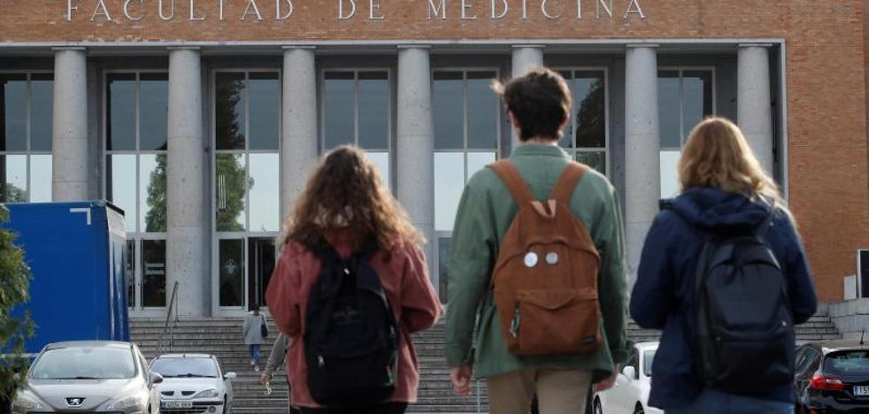 Sanidad aspira a esquivar el caso italiano con las drásticas medidas en Madrid, Vitoria y Labastida