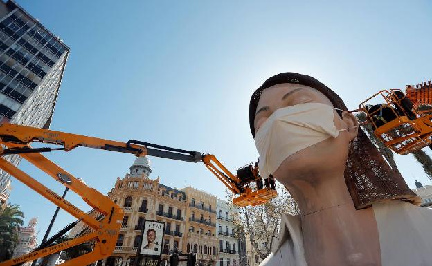 La falla municipal, con mascarilla