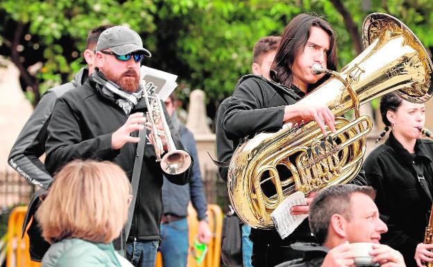 «Los más de 15.000 músicos afectados esperamos una nueva fecha para los actos»