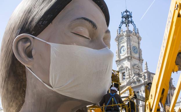 Los artistas de la falla del Ayuntamiento deciden quemarla: «Es el fin más digno»