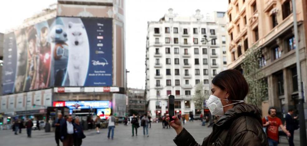 Madrid cierra para frenar la pandemia: abrirán solo los 'super', las farmacias y los quioscos