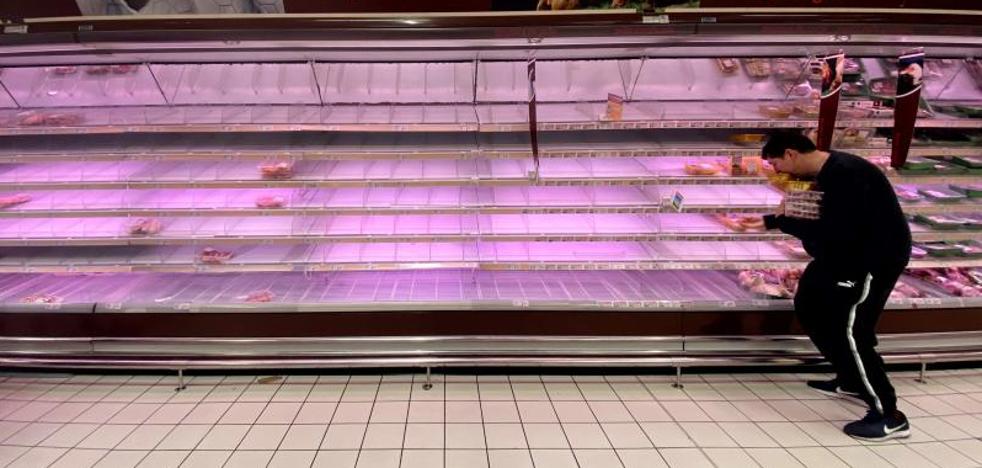 La Comunidad de Madrid pide calma ante los primeros incidentes en los supermercados