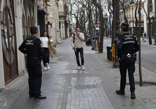 Un jefe policial sale una hora a hacer deporte y no es sancionado