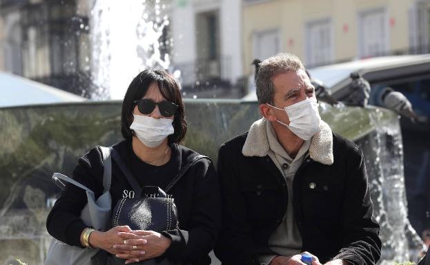 La industria textil colabora con el Gobierno para obtener mascarillas y equipos de protección