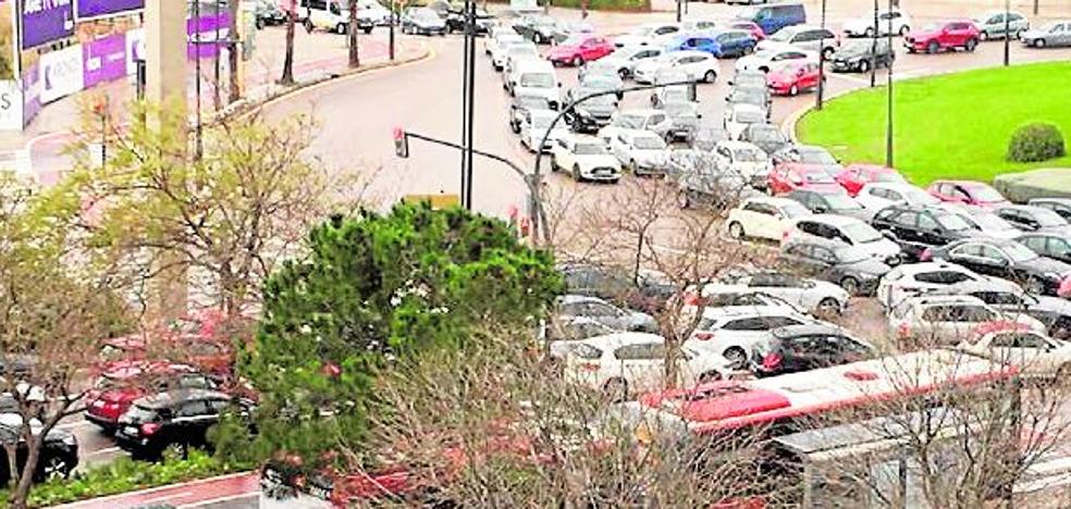 La policía obliga a miles de familias que se iban de fin de semana a quedarse en Valencia