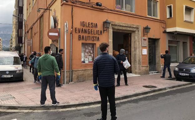 El comedor social de Extiende tu mano alimenta a 30 personas al día en Dénia