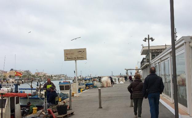 El consumo de marisco cae un 50% y obliga a los barcos a quedarse en el puerto por el coronavirus