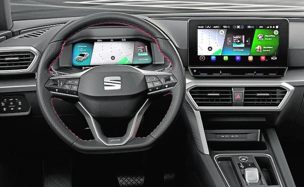 El interior cuenta con un asistente tecnológico tipo 'Alexa' o 'Siri'.