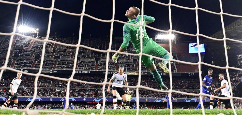 La suspensión de la Liga deja en punto muerto la planificación de Valencia y Levante