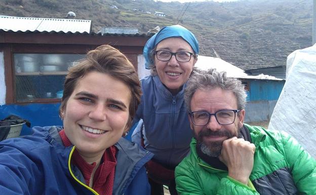 Tres profesores atrapados en Nepal