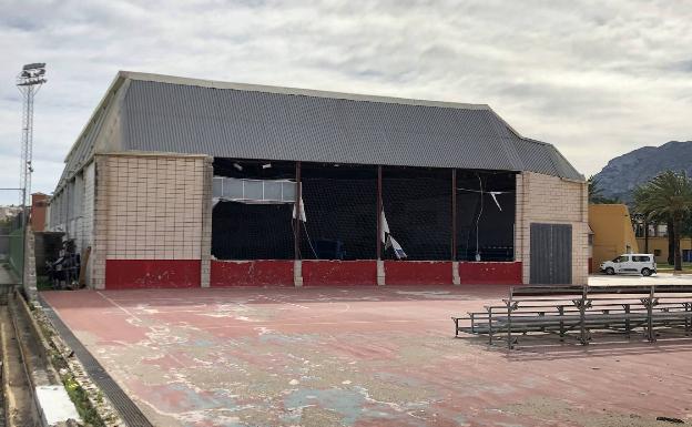La crisis deja en suspenso el inicio de las obras del pabellón de Dénia arrasado por el tornado