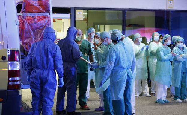 Multado por saltarse el confinamiento para llevar una tónica a un amigo en Dénia