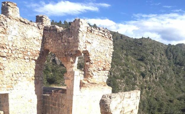 El Consell denegó a Benifairó el permiso para limpiar la maleza del Castell de la Reina Mora