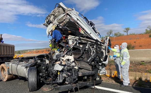 Un herido al chocar dos camiones en la A-3 en Utiel