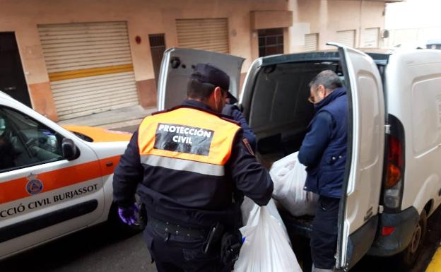 Voluntarios de l'Horta se vuelcan en coser mascarillas y fabricar pantallas protectoras