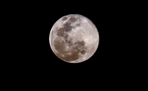 El confinamiento reduce la contaminación y favorecerá la visibilidad de la superluna y las líridas de abril