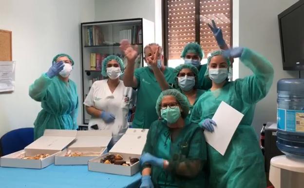 Un horno y pastelería de Albal endulza el trabajo del personal sanitario del Hospital General