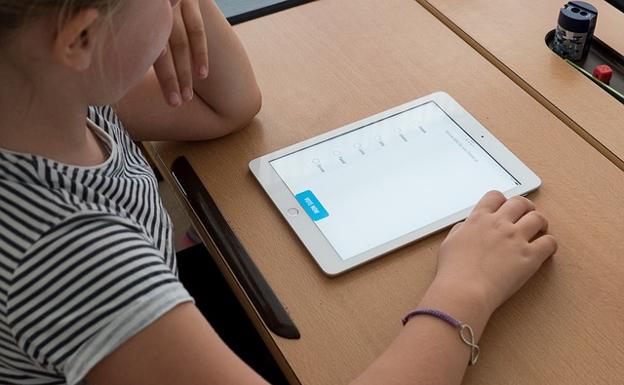 La Comunitat enviará unas 10.000 tablets con internet para alumnos