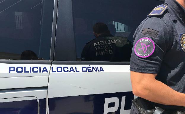 Detienen a una persona por beber alcohol en la calle durante la cuarentena y salir huyendo